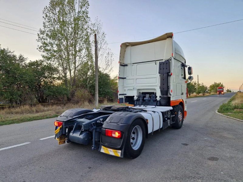 DAF XF 105.460 Manual - Tracteur portuaire: photos 4 DAF XF 105.460 Manual - Tracteur portuaire: photos 4