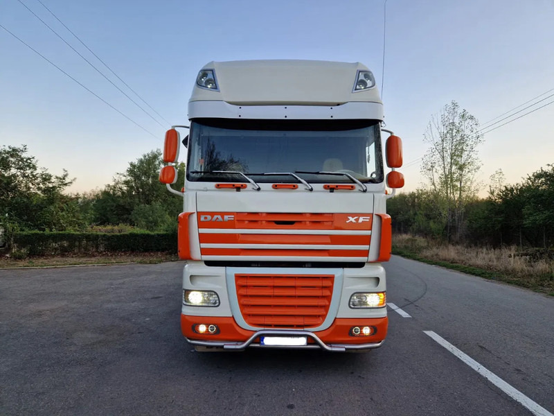 DAF XF 105.460 Manual - Tracteur portuaire: photos 1 DAF XF 105.460 Manual - Tracteur portuaire: photos 1