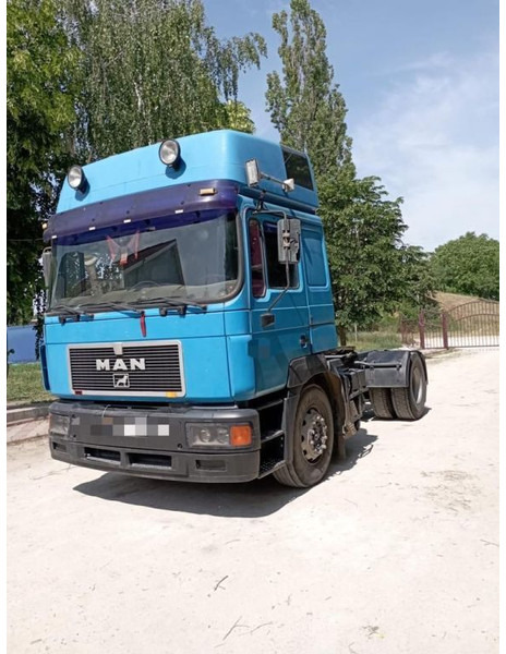 MAN 19.414 F2000 - Tracteur routier: photos 2 MAN 19.414 F2000 - Tracteur routier: photos 2