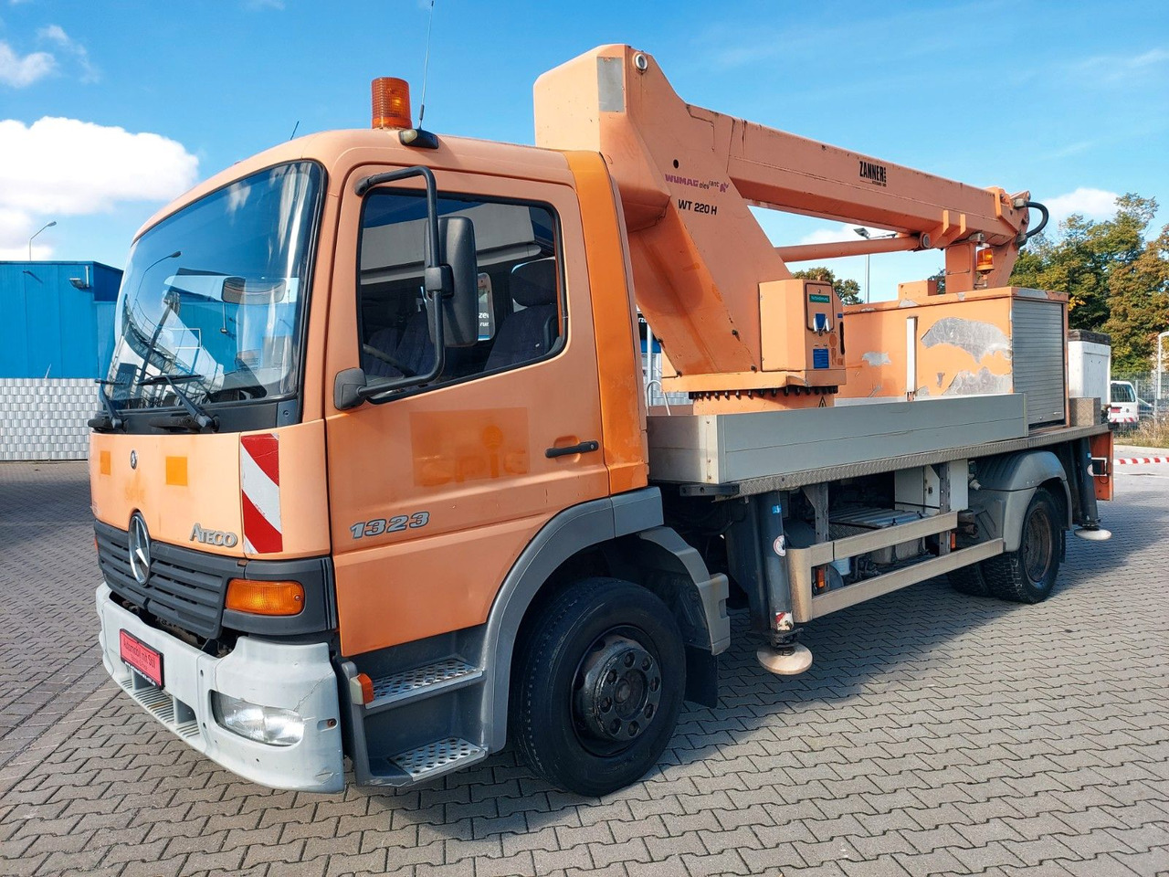 Mercedes-Benz ATEGO 1323 HUBSTEIGER WUMAG WT220H - Camion avec nacelle: photos 1 Mercedes-Benz ATEGO 1323 HUBSTEIGER WUMAG WT220H - Camion avec nacelle: photos 1