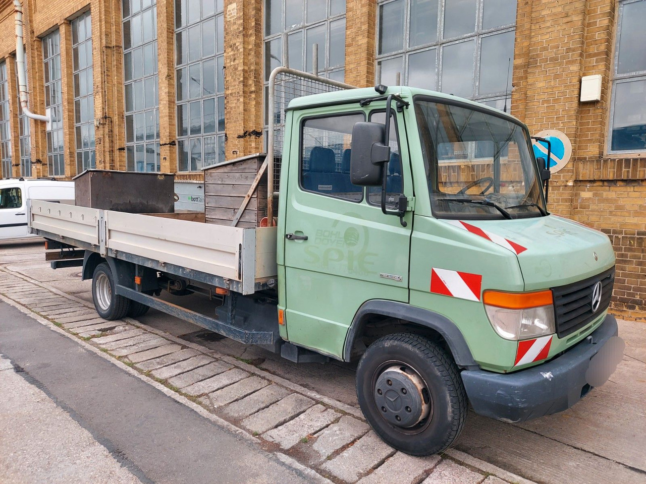 Mercedes-Benz Vario 613D Pritsche lang extralang - Utilitaire plateau: photos 1 Mercedes-Benz Vario 613D Pritsche lang extralang - Utilitaire plateau: photos 1