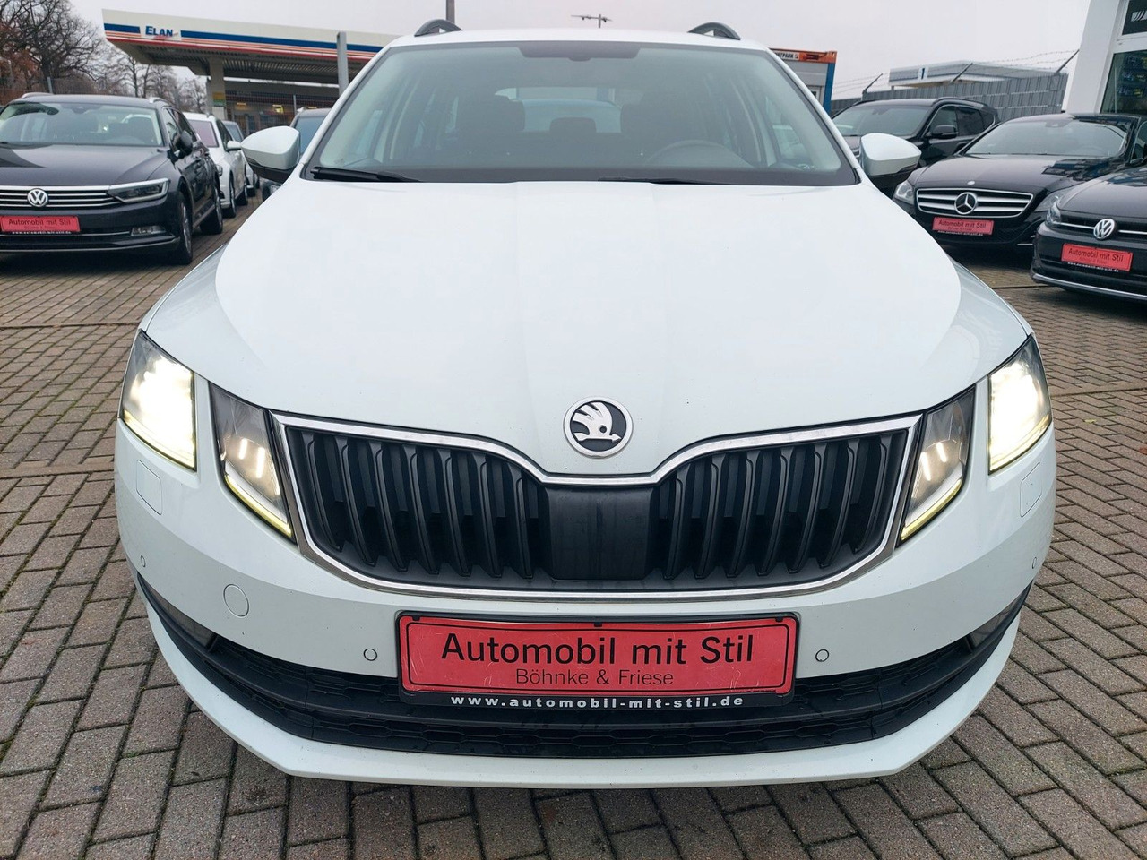 Skoda Octavia Combi Clever 4x4 LED DAB Navi - Voiture break: photos 3 Skoda Octavia Combi Clever 4x4 LED DAB Navi - Voiture break: photos 3