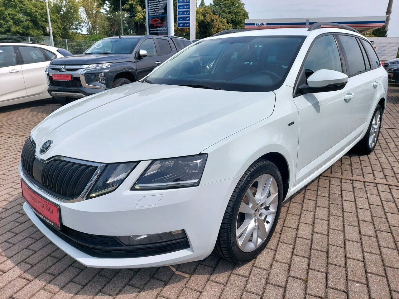 Skoda Octavia Combi Drive LED ACC Radar DAB 8xRad AHK - Voiture break: photos 5 Skoda Octavia Combi Drive LED ACC Radar DAB 8xRad AHK - Voiture break: photos 5