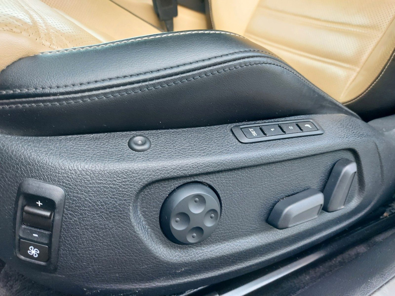 Volkswagen Passat CC DSG Sitzbelüftung ACC Radar Standheiz - Berline: photos 2 Volkswagen Passat CC DSG Sitzbelüftung ACC Radar Standheiz - Berline: photos 2