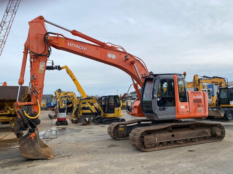 Hitachi ZX 225 USRLC NVT - Pelle sur chenille: photos 1 Hitachi ZX 225 USRLC NVT - Pelle sur chenille: photos 1