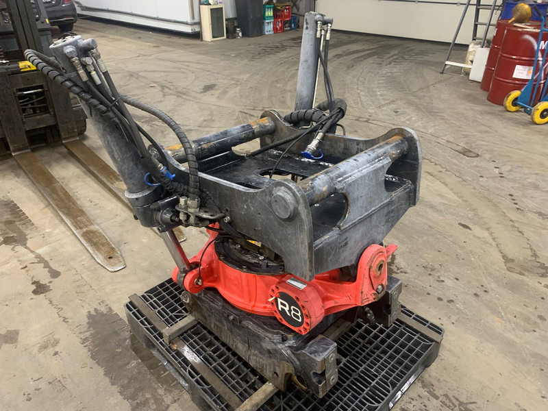 ROTOTILT R8 - Attache rapide: photos 3 ROTOTILT R8 - Attache rapide: photos 3