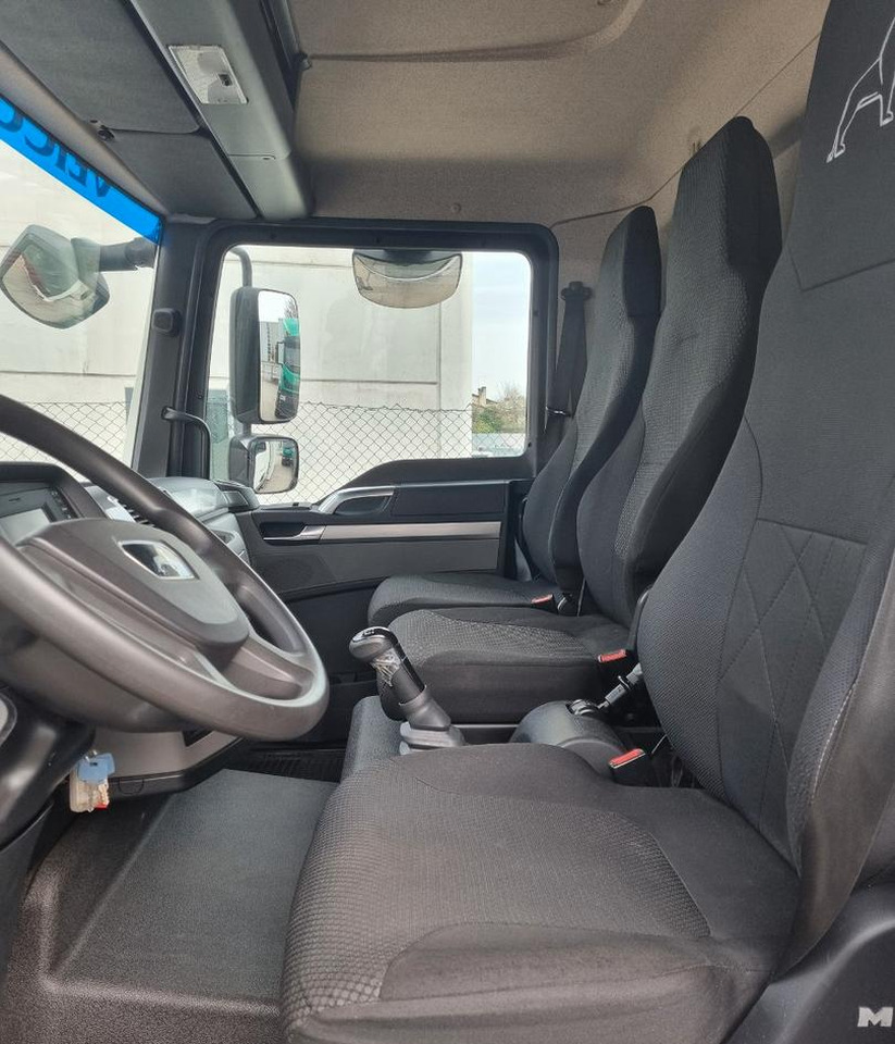 Photo d'intérieur 1: Camion fourgon Man 8.190 furgone e sponda euro 6