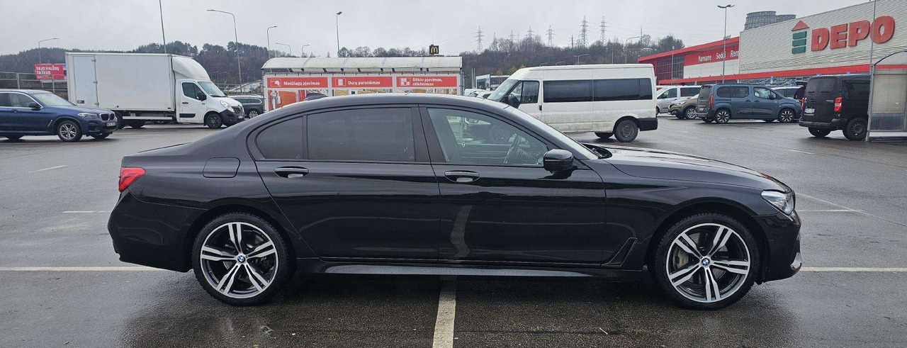 BMW 750 - Berline: photos 4 BMW 750 - Berline: photos 4