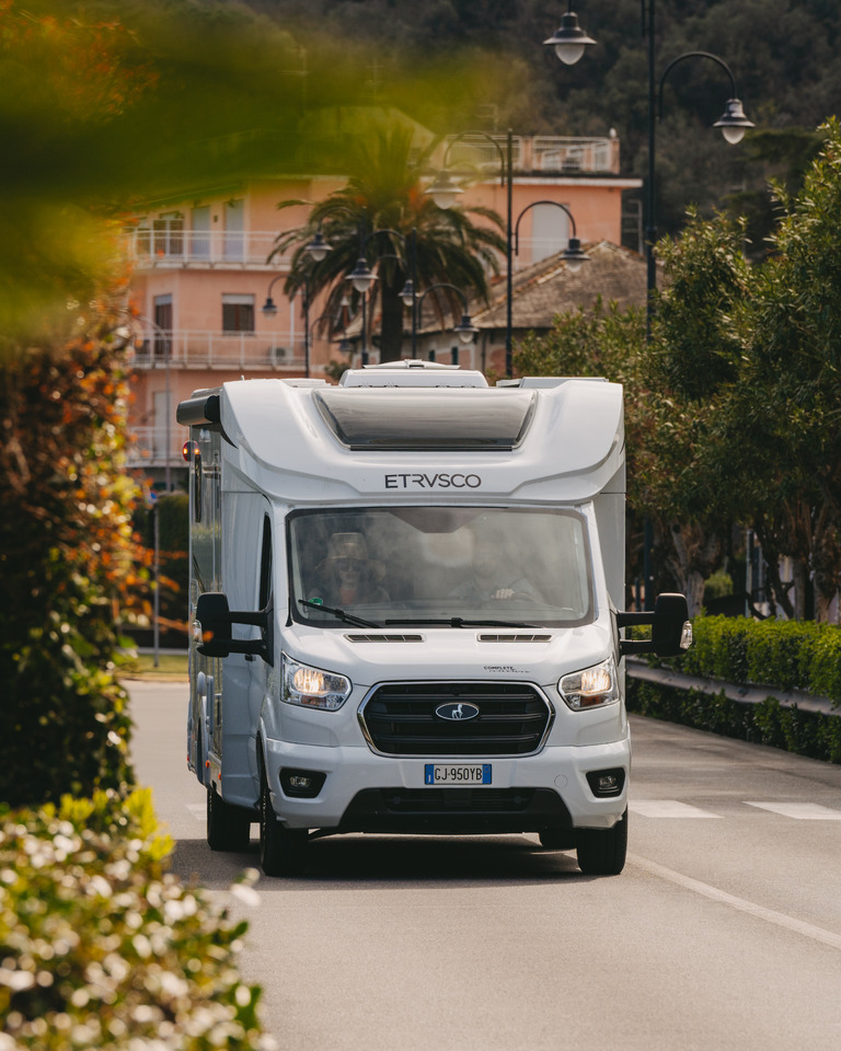 ETRUSCO Etrusco T 7.3 SF - Camping-car profilé: photos 1 ETRUSCO Etrusco T 7.3 SF - Camping-car profilé: photos 1