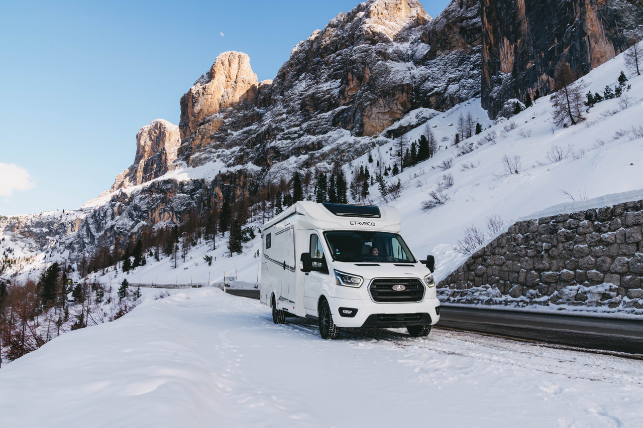 Etrusco T 7.3 QCF - Camping-car profilé: photos 1 Etrusco T 7.3 QCF - Camping-car profilé: photos 1