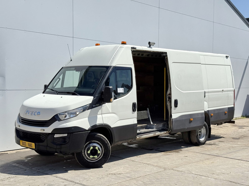 Iveco Daily 70C18 3.0L L4H2 Dubbellucht Airco Cruise Control Dubbele Schuif Oprijplaat Trekhaak Camera Tachograaf - Fourgon utilitaire: photos 2 Iveco Daily 70C18 3.0L L4H2 Dubbellucht Airco Cruise Control Dubbele Schuif Oprijplaat Trekhaak Camera Tachograaf - Fourgon utilitaire: photos 2
