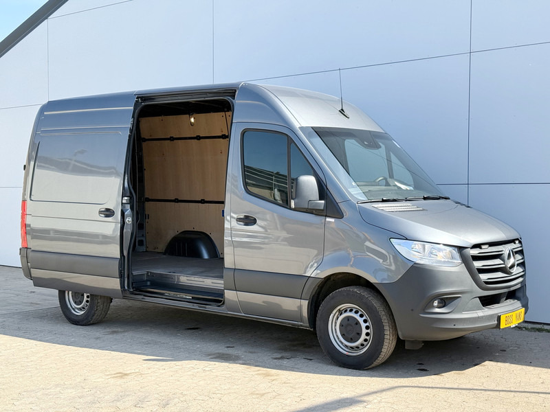Mercedes-Benz Sprinter 319 1.9 CDI Automaat L2H2 Airco Cruise Control Lane Assist Camera Carplay Dodehoek waarschuwing Parkeersensoren voor achter - Fourgon utilitaire: photos 5 Mercedes-Benz Sprinter 319 1.9 CDI Automaat L2H2 Airco Cruise Control Lane Assist Camera Carplay Dodehoek waarschuwing Parkeersensoren voor achter - Fourgon utilitaire: photos 5