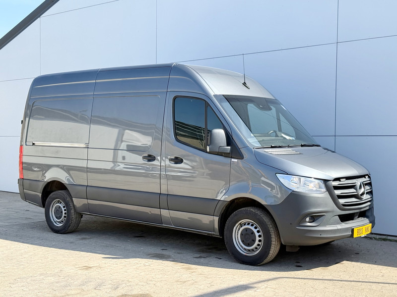 Mercedes-Benz Sprinter 319 1.9 CDI Automaat L2H2 Airco Cruise Control Lane Assist Camera Carplay Dodehoek waarschuwing Parkeersensoren voor achter - Fourgon utilitaire: photos 4 Mercedes-Benz Sprinter 319 1.9 CDI Automaat L2H2 Airco Cruise Control Lane Assist Camera Carplay Dodehoek waarschuwing Parkeersensoren voor achter - Fourgon utilitaire: photos 4
