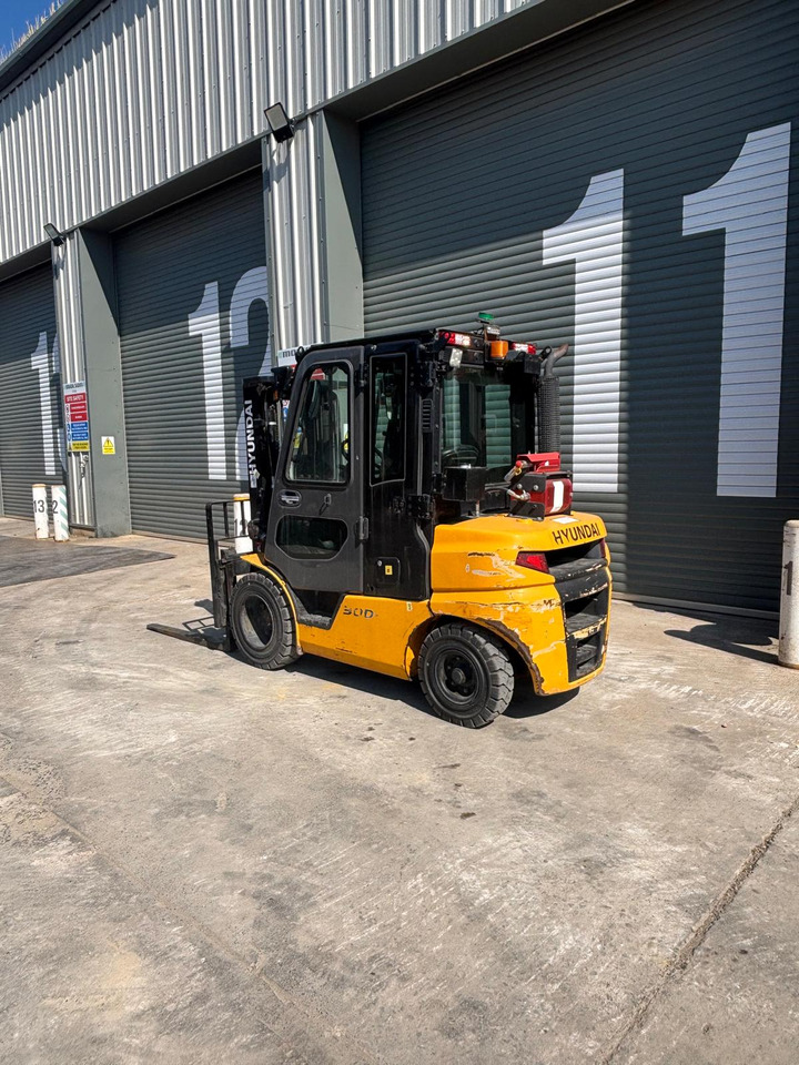 Hyundai 30D-9E - Chariot télescopique: photos 3 Hyundai 30D-9E - Chariot télescopique: photos 3