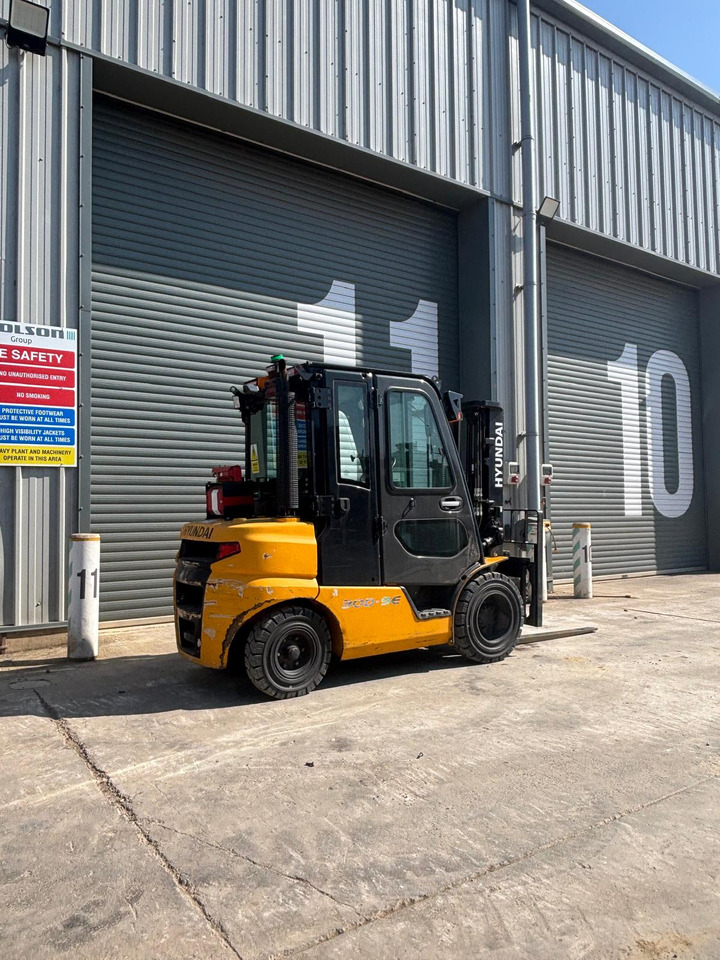 Hyundai 30D-9E - Chariot télescopique: photos 5 Hyundai 30D-9E - Chariot télescopique: photos 5