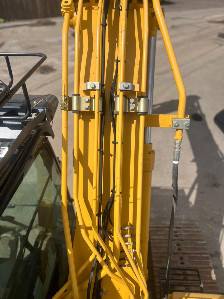 Pelle sur chenille Kobelco SK130LC-11: photos 13