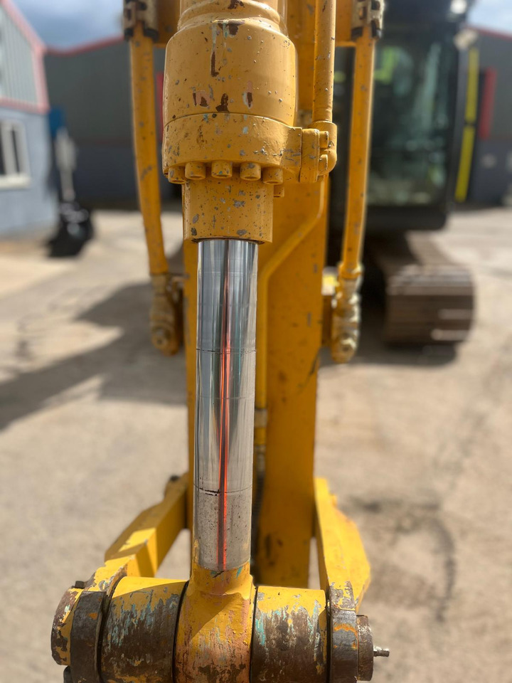 Pelle sur chenille Kobelco SK130LC-11: photos 11