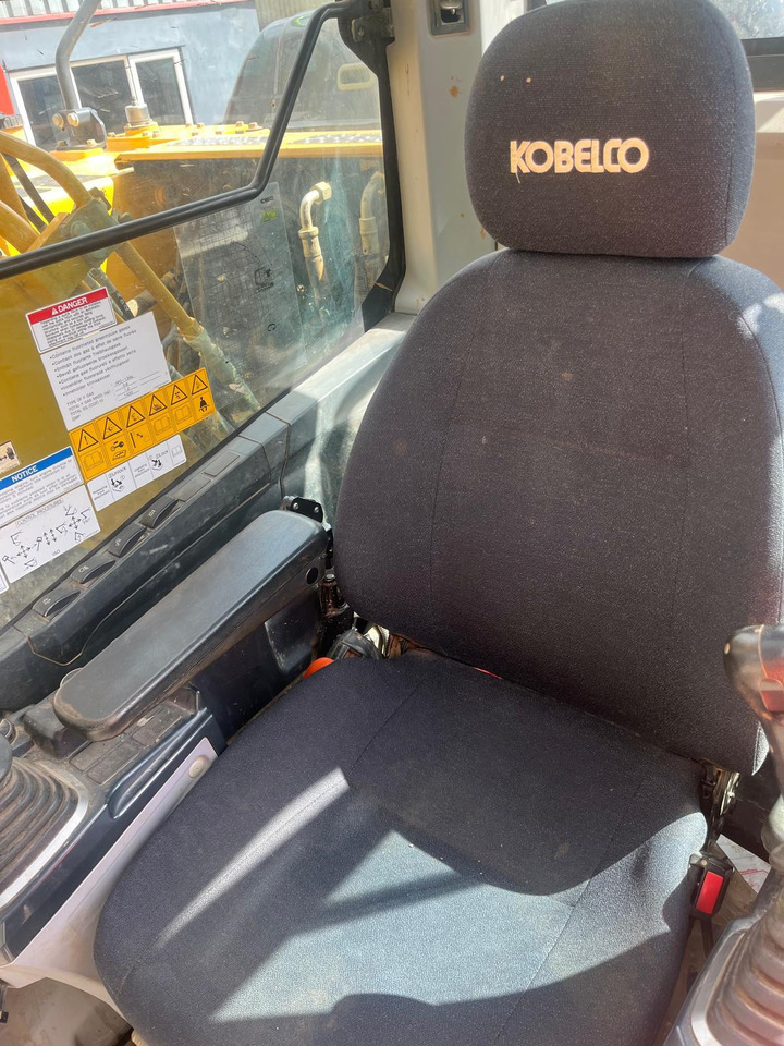 Pelle sur chenille Kobelco SK130LC-11: photos 20