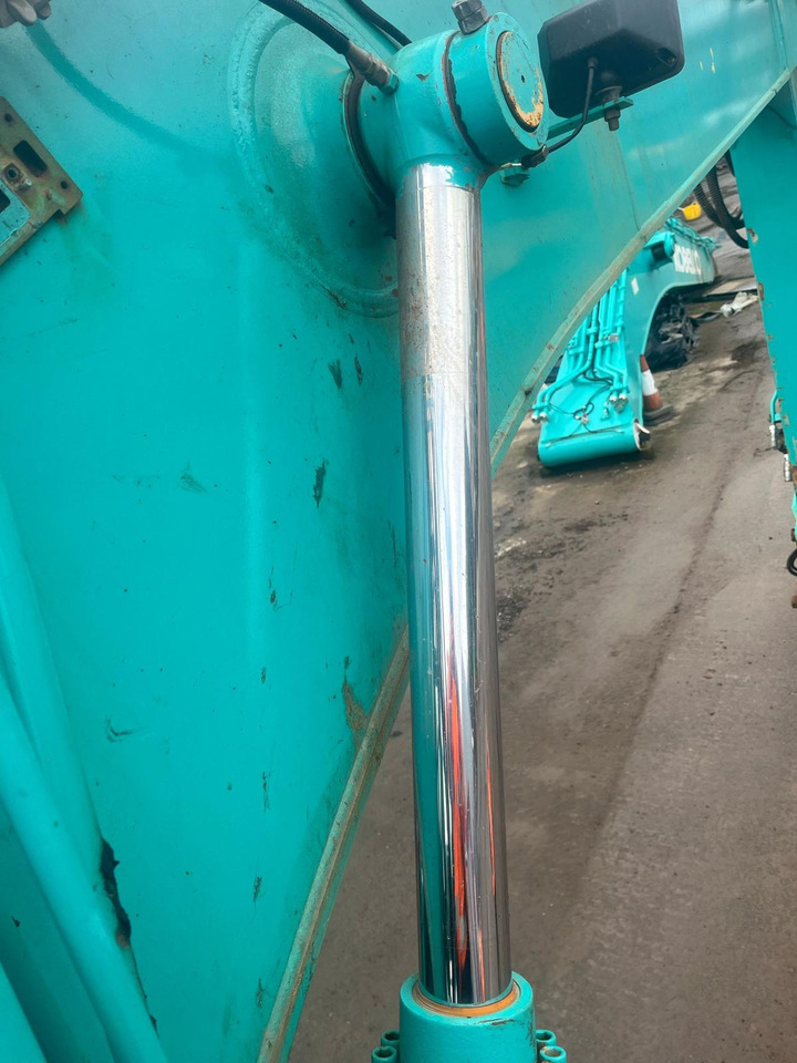 Pelle sur chenille Kobelco SK230SRLC-5E: photos 10