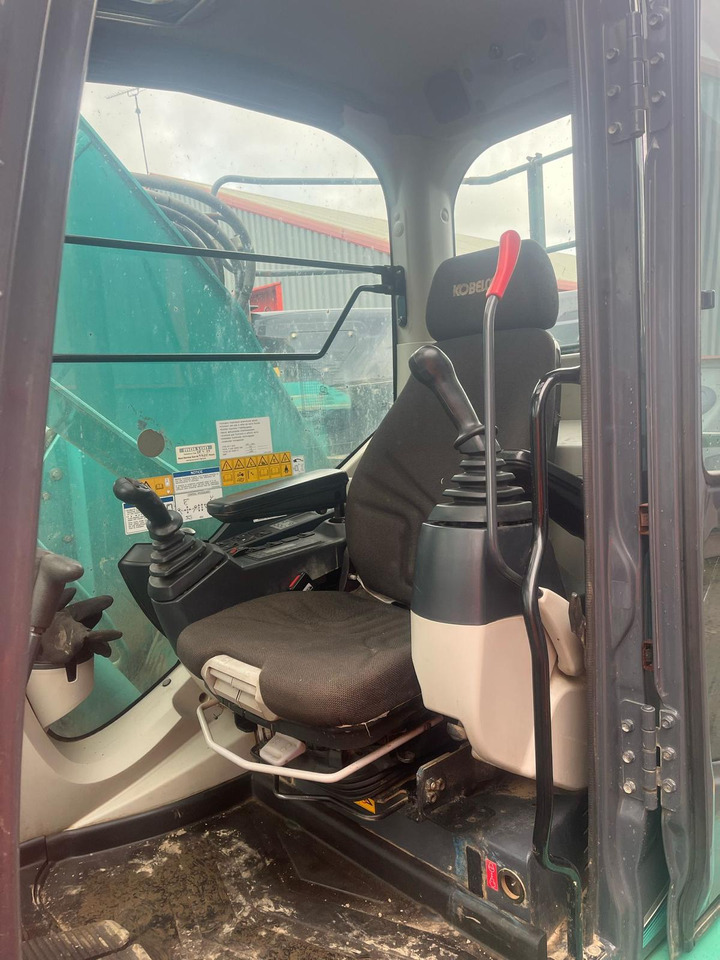 Pelle sur chenille Kobelco SK230SRLC-5E: photos 19