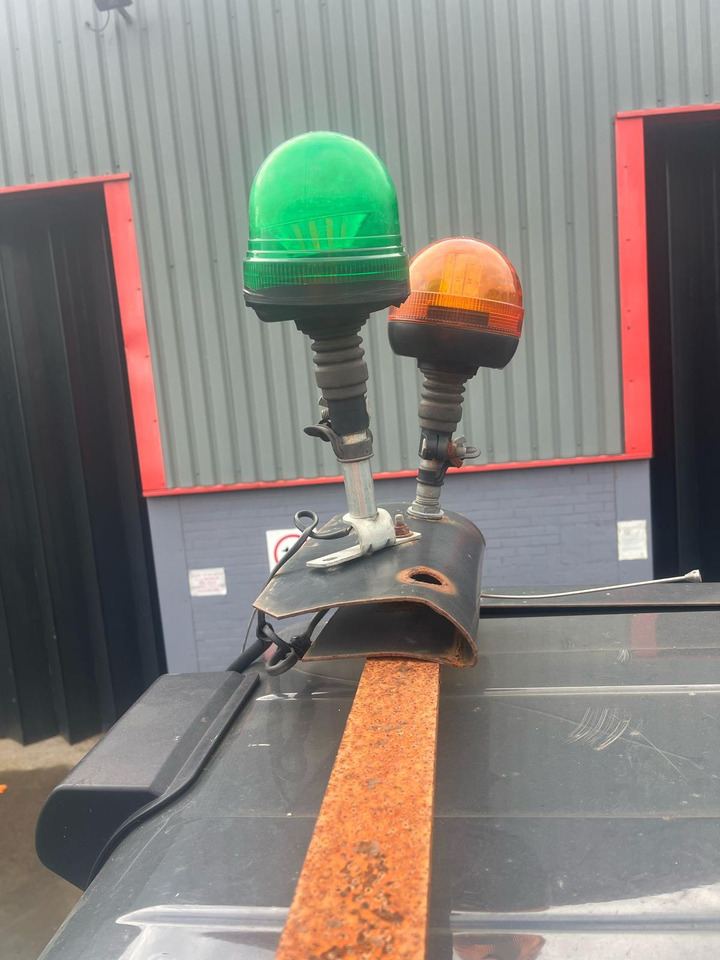 Pelle sur chenille Kobelco SK230SRLC-5E: photos 18