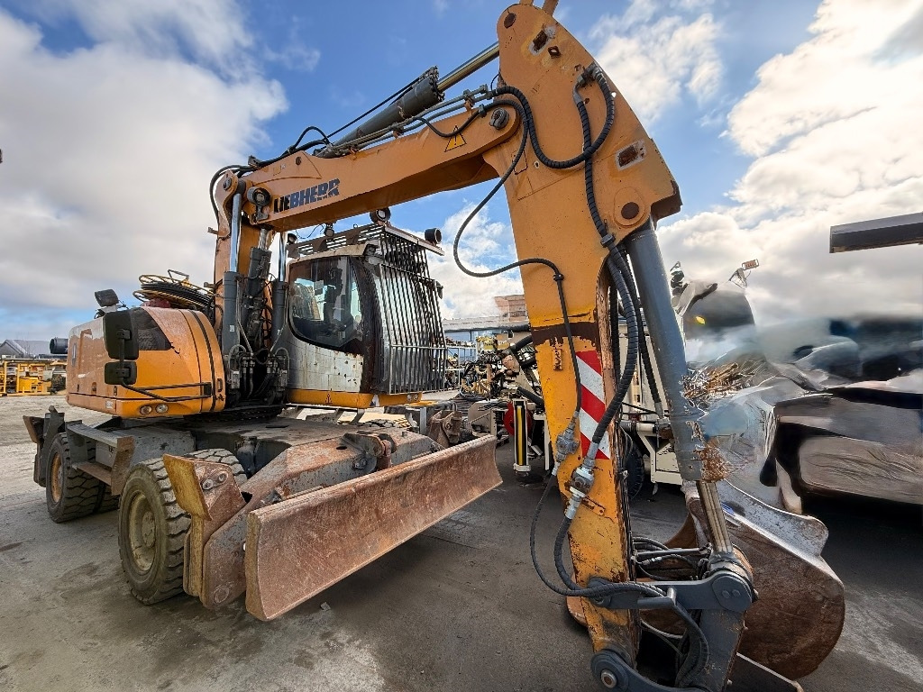 Liebherr LH 26 M Litronic - Pelle sur pneus: photos 2 Liebherr LH 26 M Litronic - Pelle sur pneus: photos 2