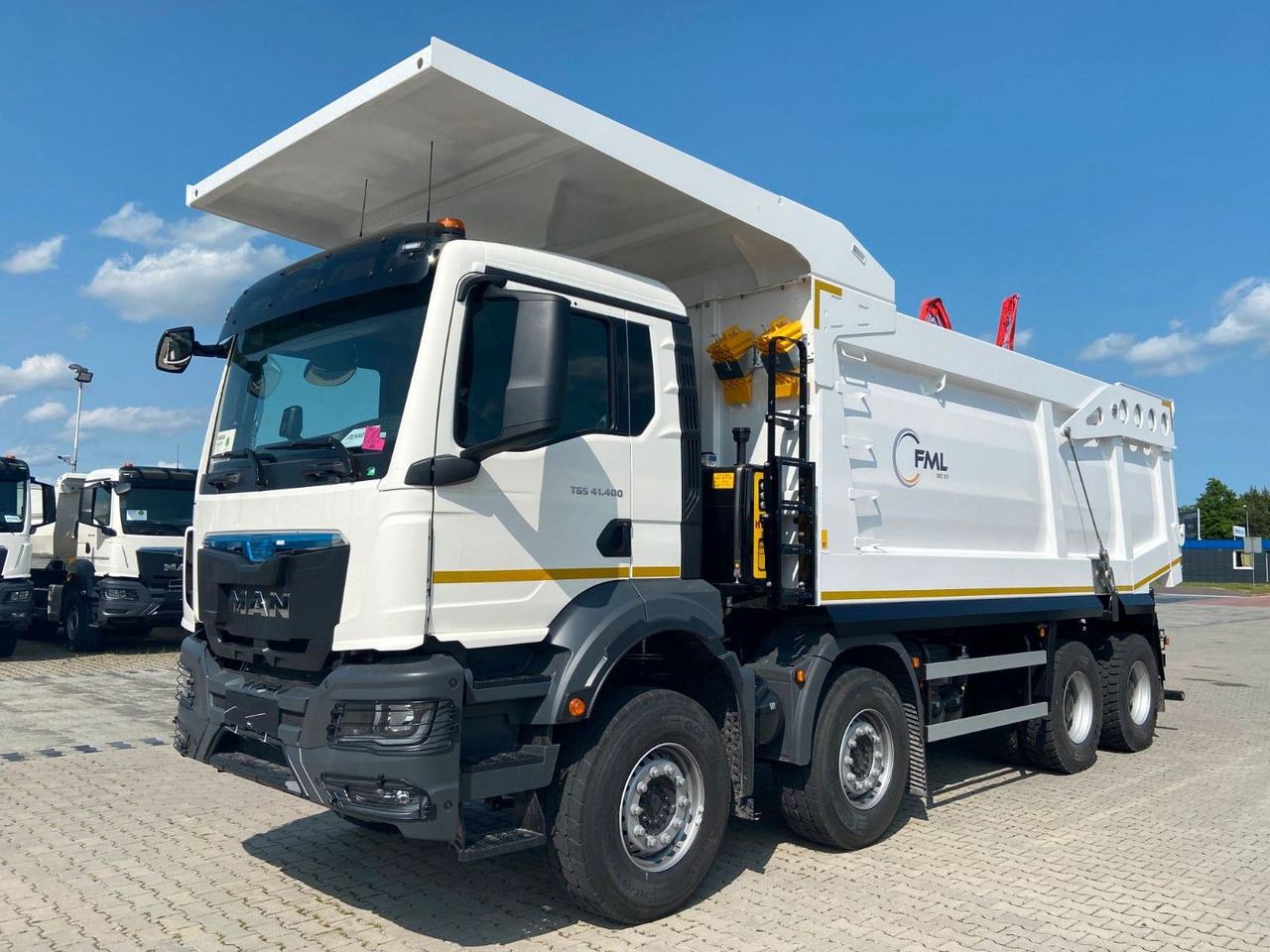 MAN TGS 44.400 8x4 EURO2 FML MINE KIPPER 23M3 MAN TGS 44.400 8x4 EURO2 FML MINE KIPPER 23M3 - Camion benne: photos 2 MAN TGS 44.400 8x4 EURO2 FML MINE KIPPER 23M3 MAN TGS 44.400 8x4 EURO2 FML MINE KIPPER 23M3 - Camion benne: photos 2