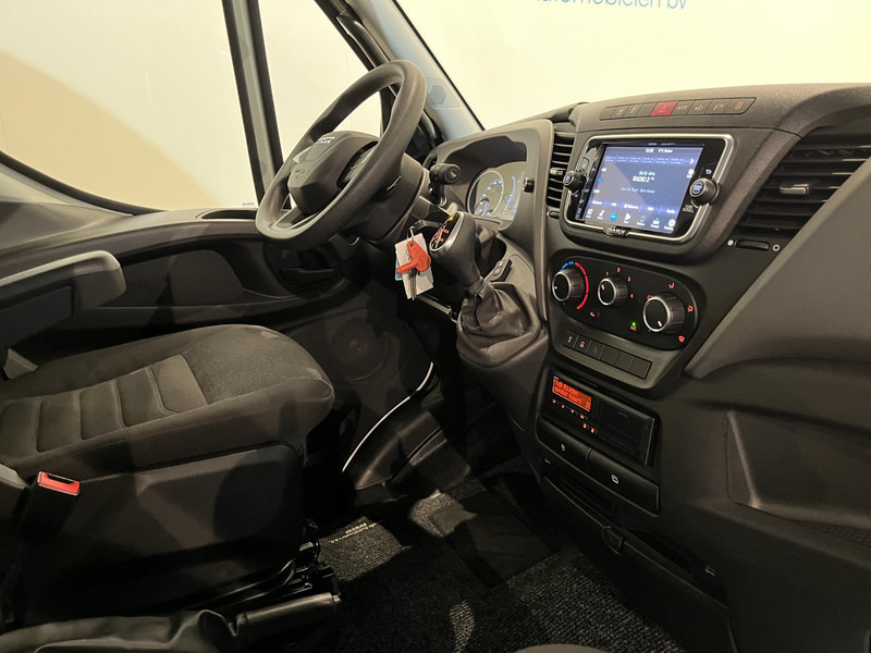 Iveco Daily 35S18 3.0 BE Clixtar Automaat Bakwagen met Laadklep / Laadvermogen 3.060 KG / Euro 6 / Luchtvering / Airco / Camera / CarPlay / Cruise Control / - Tracteur routier: photos 4 Iveco Daily 35S18 3.0 BE Clixtar Automaat Bakwagen met Laadklep / Laadvermogen 3.060 KG / Euro 6 / Luchtvering / Airco / Camera / CarPlay / Cruise Control / - Tracteur routier: photos 4