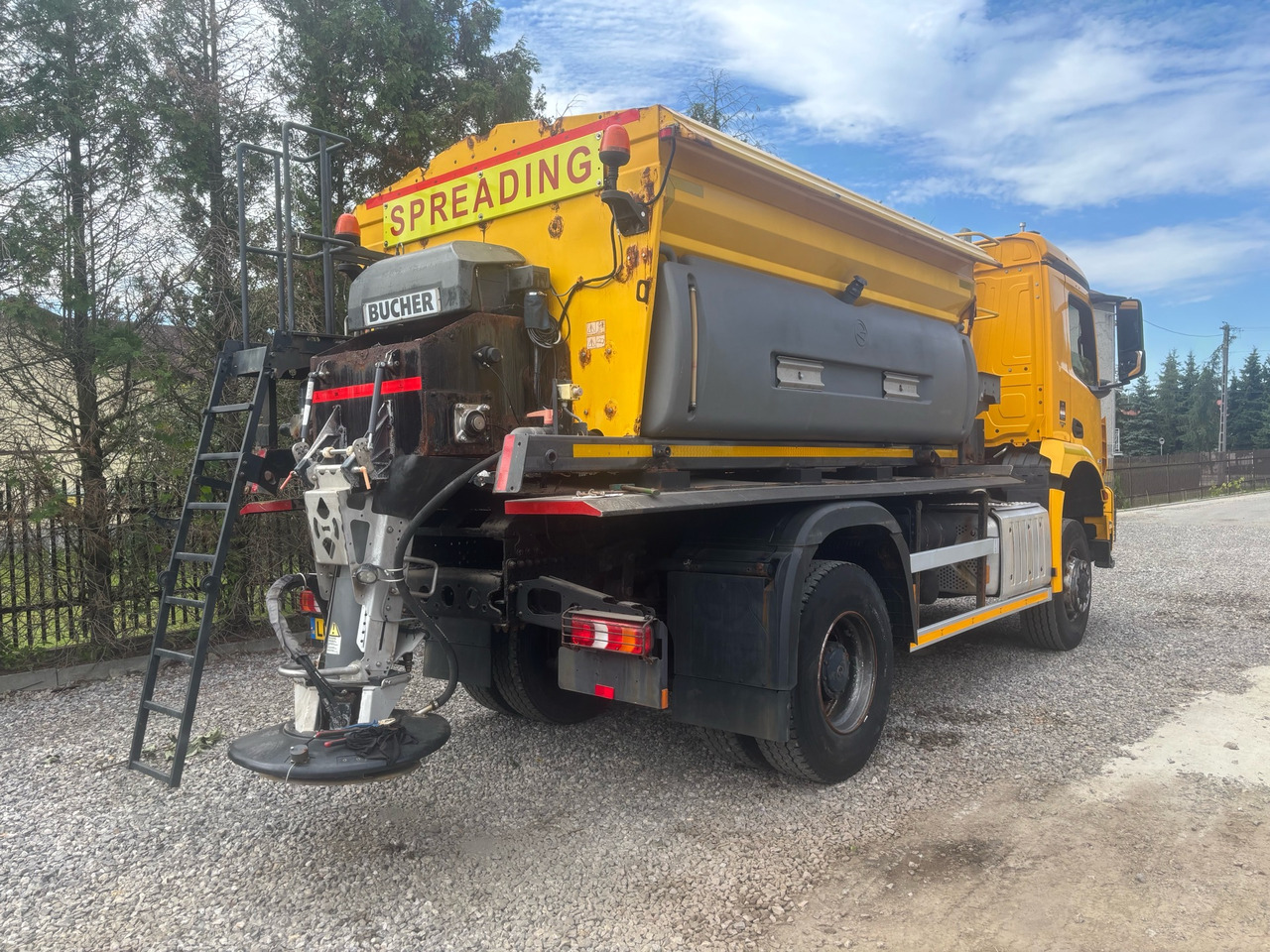 MERCEDES AROCS 1824 4x4BB GRITTER/SPREADER/PLOUGH - Engin de déneigement: photos 2 MERCEDES AROCS 1824 4x4BB GRITTER/SPREADER/PLOUGH - Engin de déneigement: photos 2