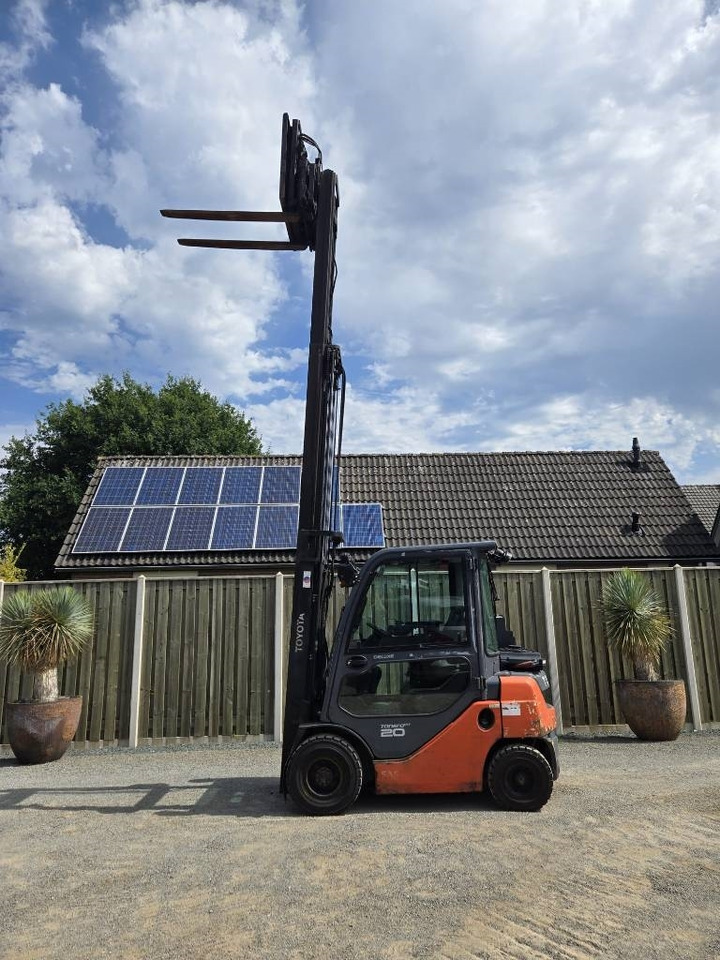 Toyota 8 FD 20 - Chariot élévateur diesel: photos 1 Toyota 8 FD 20 - Chariot élévateur diesel: photos 1