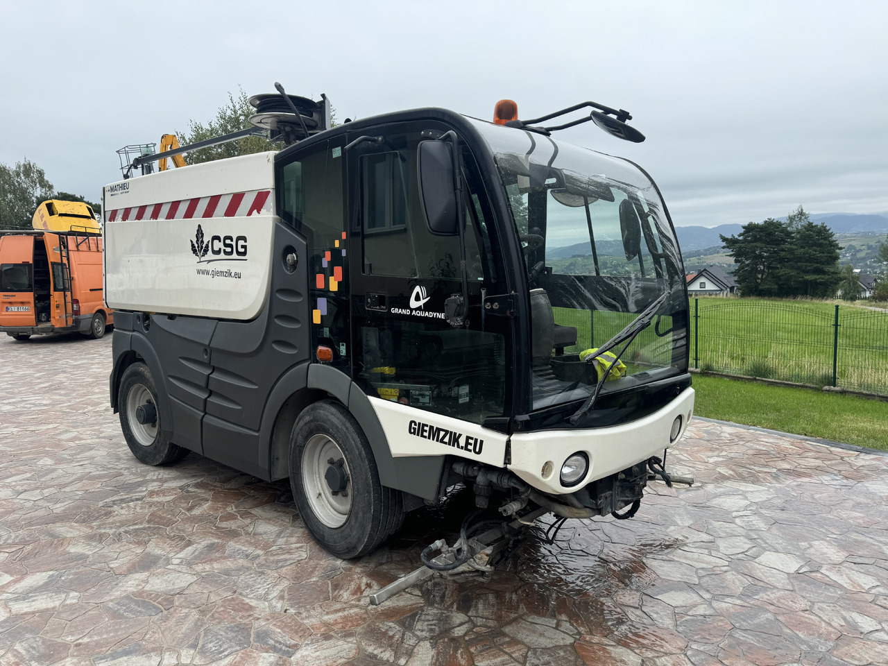 MATHIEU Grand Aquadyne 4000 water truck sprayer HP washer - Balayeuse de voirie: photos 1 MATHIEU Grand Aquadyne 4000 water truck sprayer HP washer - Balayeuse de voirie: photos 1