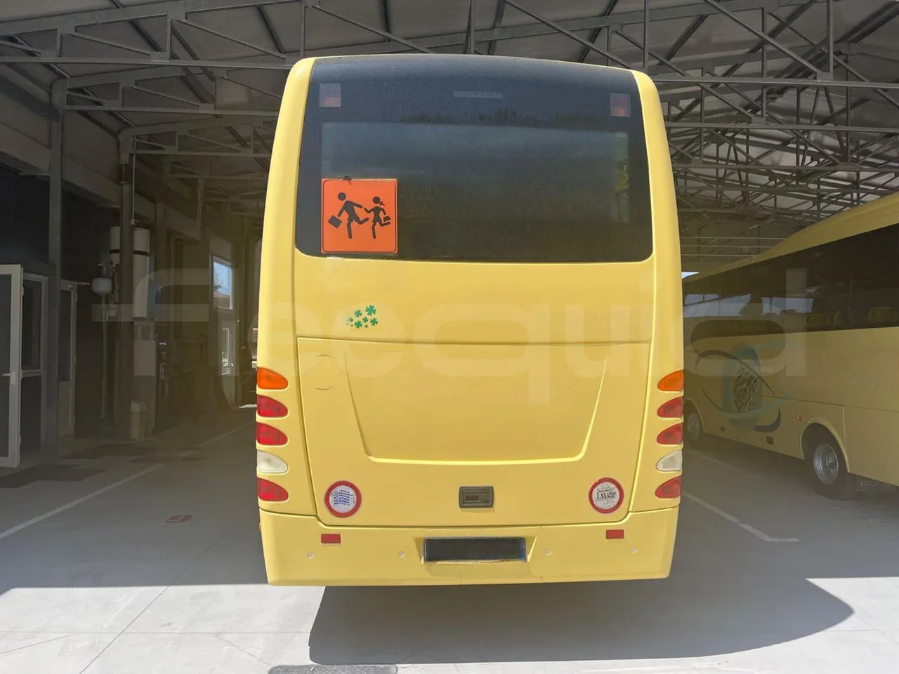 ISUZU Turquoise/Sb - Bus scolaire: photos 5 ISUZU Turquoise/Sb - Bus scolaire: photos 5