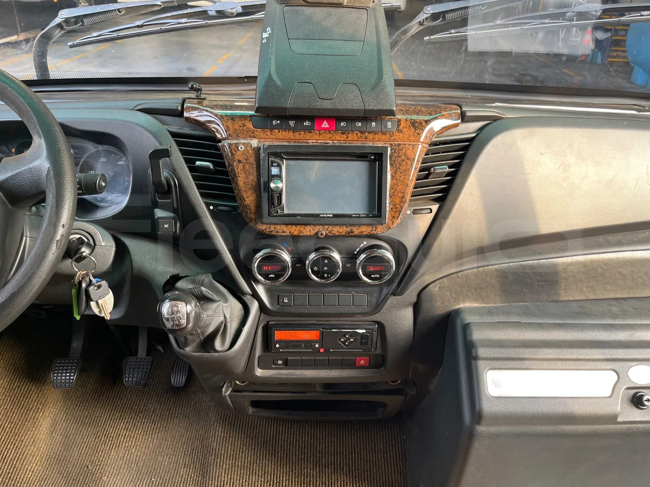 Autocar Iveco Daily: photos 32