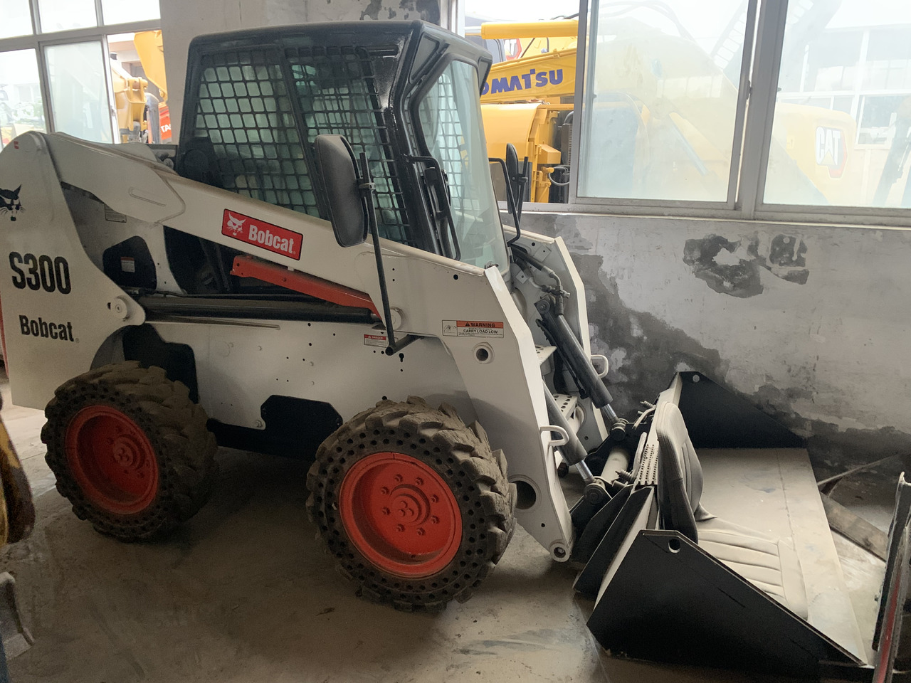 BOBCAT S300 - Mini chargeuse: photos 2 BOBCAT S300 - Mini chargeuse: photos 2