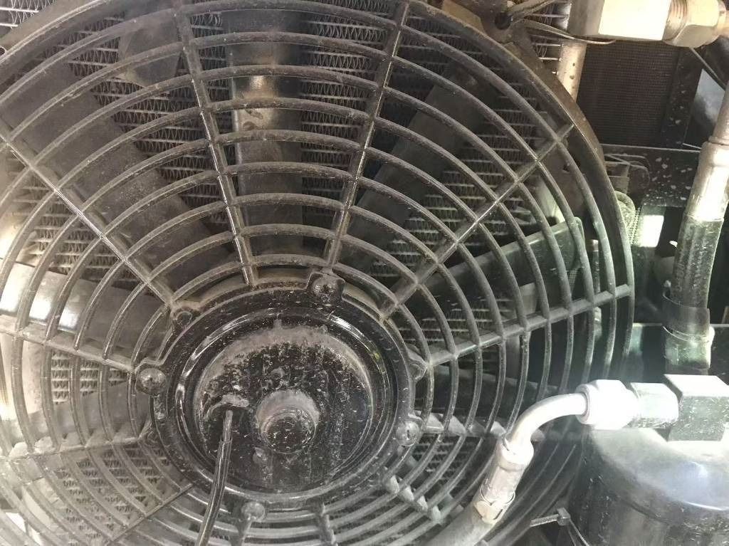 CAT 305.5E2 - Pelle sur chenille: photos 5 CAT 305.5E2 - Pelle sur chenille: photos 5