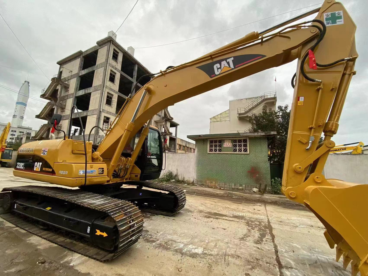 CATERPILLAR 320CL - Pelle sur chenille: photos 1 CATERPILLAR 320CL - Pelle sur chenille: photos 1