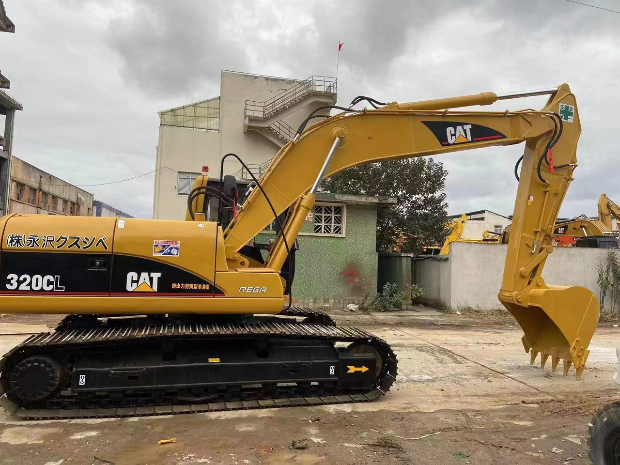 CATERPILLAR 320CL - Pelle sur chenille: photos 2 CATERPILLAR 320CL - Pelle sur chenille: photos 2