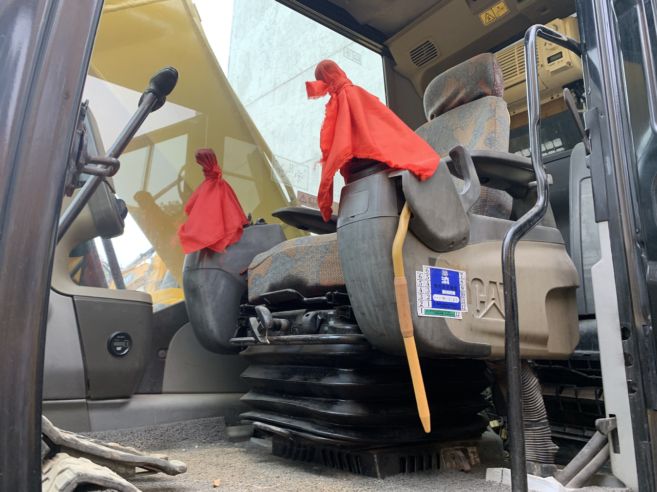 CATERPILLAR 323D2L - Pelle: photos 4 CATERPILLAR 323D2L - Pelle: photos 4