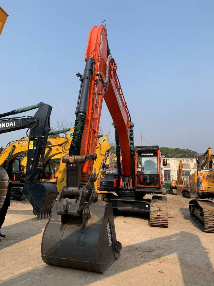 Pelle sur chenille Doosan DX 300 LCA: photos 1