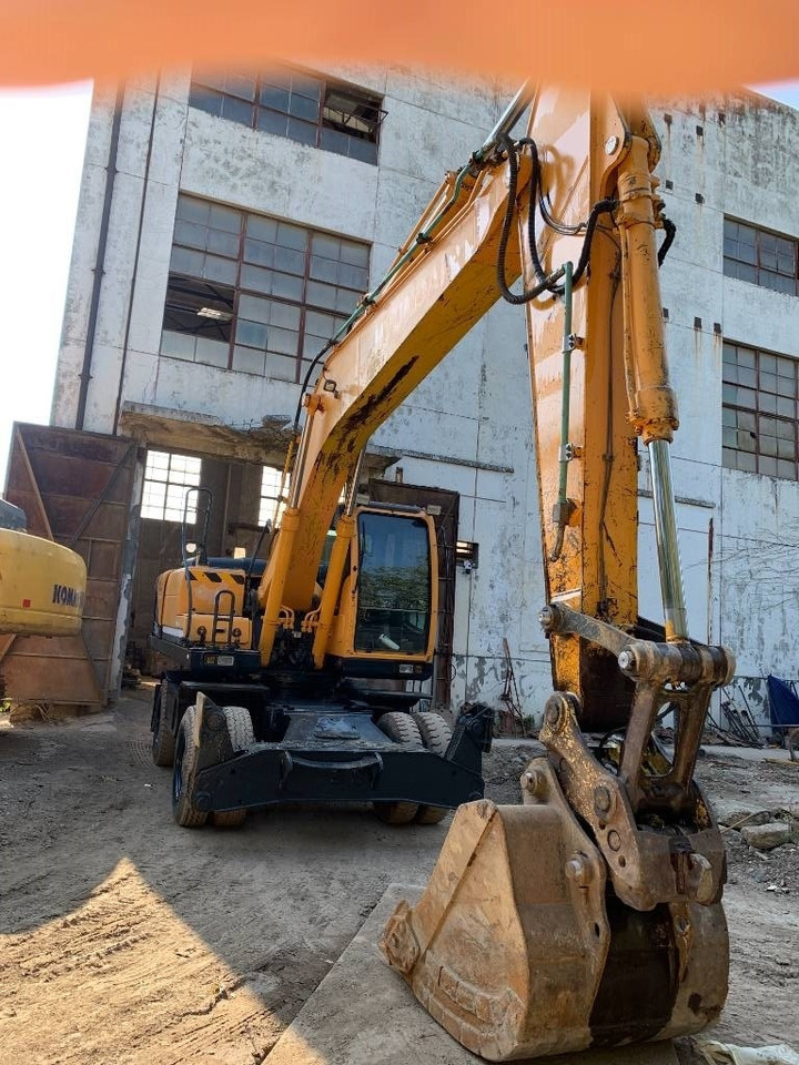 Hyundai R210W-9 - Pelle sur pneus: photos 1 Hyundai R210W-9 - Pelle sur pneus: photos 1