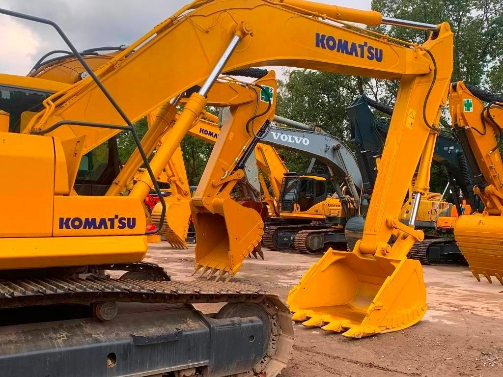 Komatsu PC 350-7 - Pelle sur chenille: photos 2 Komatsu PC 350-7 - Pelle sur chenille: photos 2