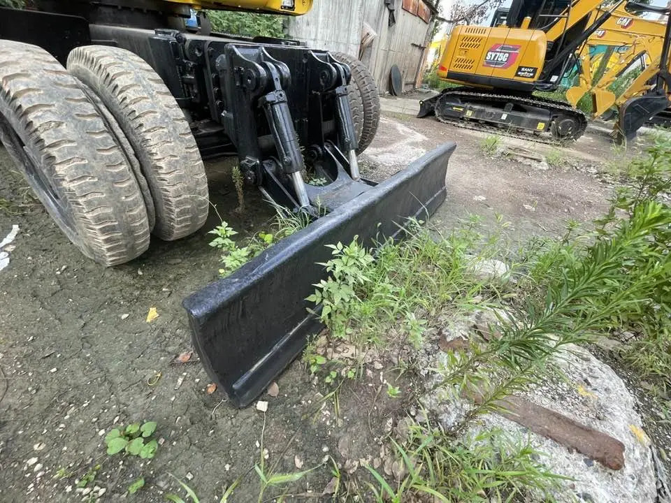 Komatsu PW160-11 - Pelle sur pneus: photos 3 Komatsu PW160-11 - Pelle sur pneus: photos 3