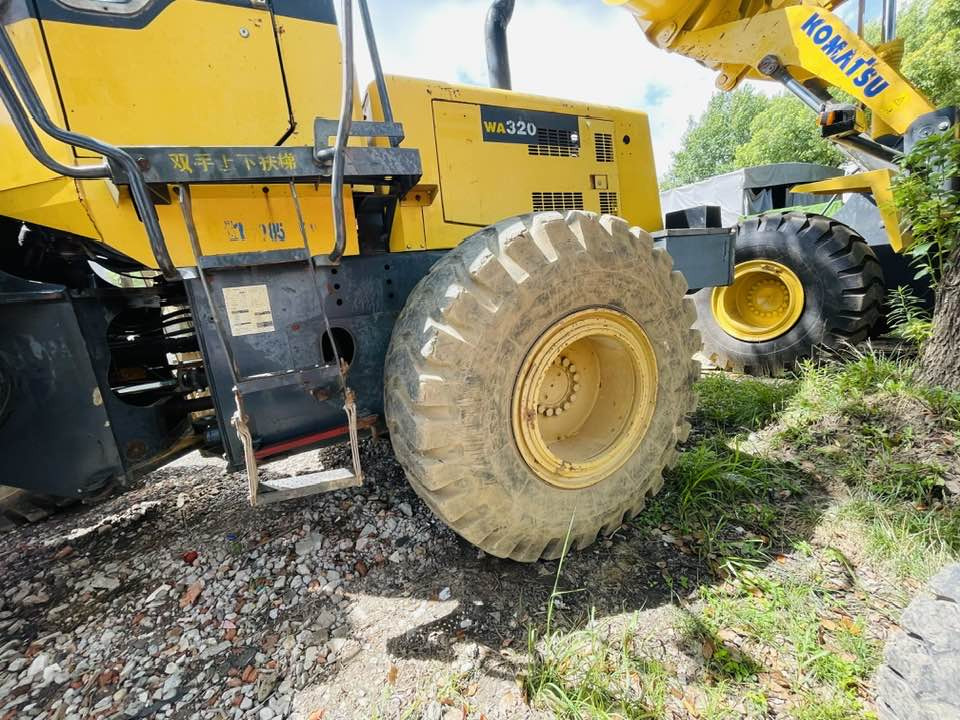 Komatsu WA320-8 - Chargeuse sur pneus: photos 3 Komatsu WA320-8 - Chargeuse sur pneus: photos 3
