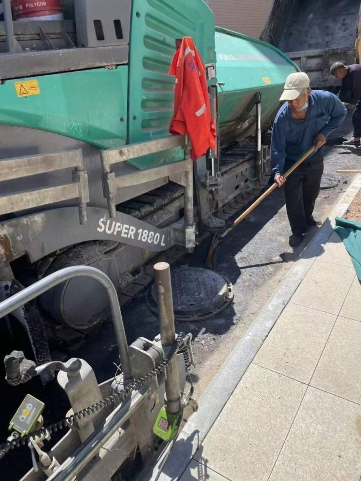 Vögele Super 1880L - Finisseur: photos 4 Vögele Super 1880L - Finisseur: photos 4