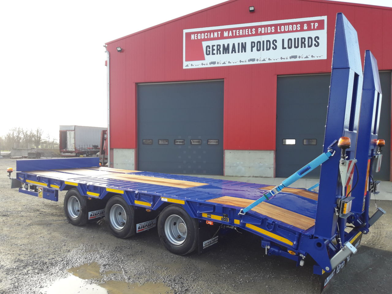 Louault 3 essieux plant carrier / low loader Trailer - Remorque porte-engin surbaissée: photos 1 Louault 3 essieux plant carrier / low loader Trailer - Remorque porte-engin surbaissée: photos 1
