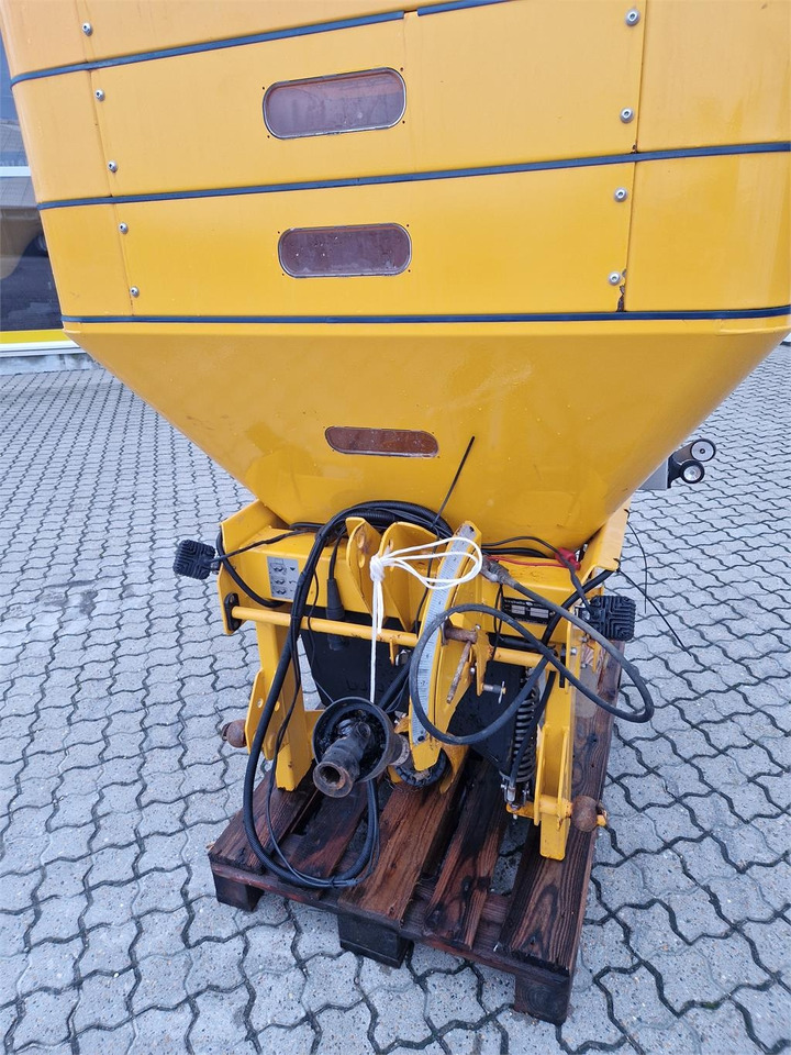 Bogballe S3 - Epandeur de sable pour Véhicule de voirie/ Spécial: photos 4 Bogballe S3 - Epandeur de sable pour Véhicule de voirie/ Spécial: photos 4