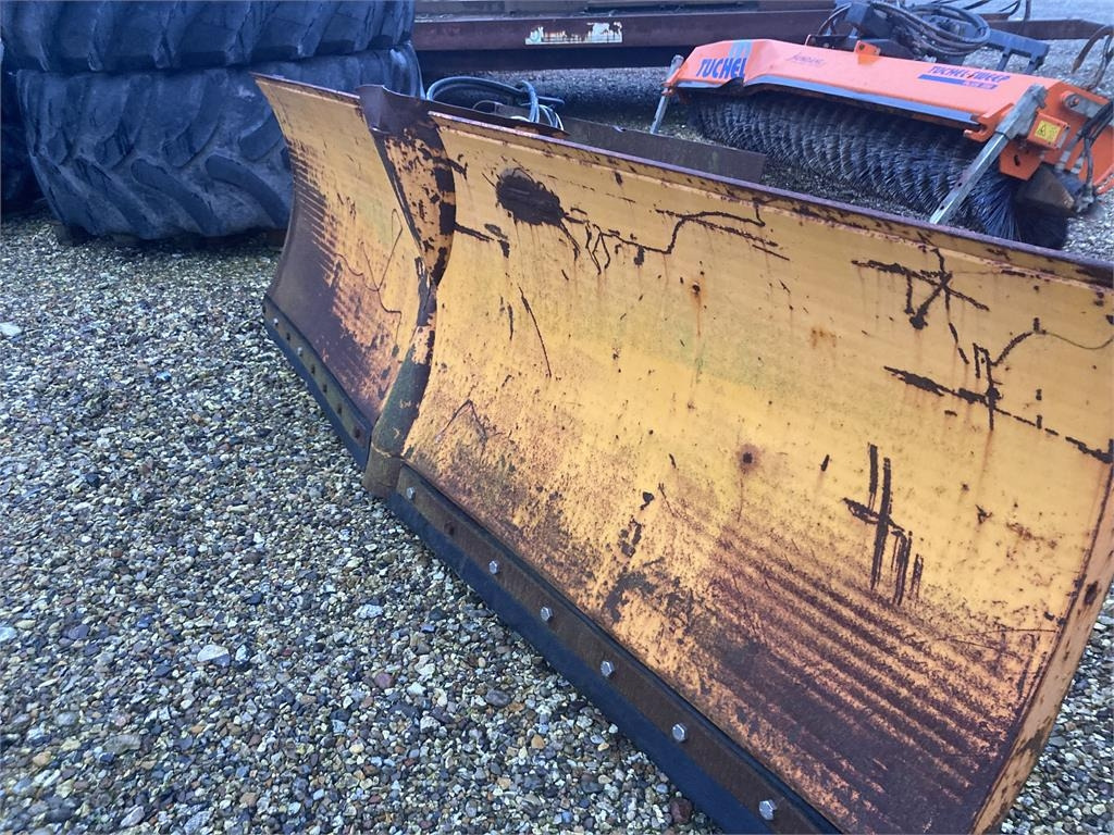 COMBI V-PLOV 3000MM - Lame à neige pour Machine agricole: photos 2 COMBI V-PLOV 3000MM - Lame à neige pour Machine agricole: photos 2