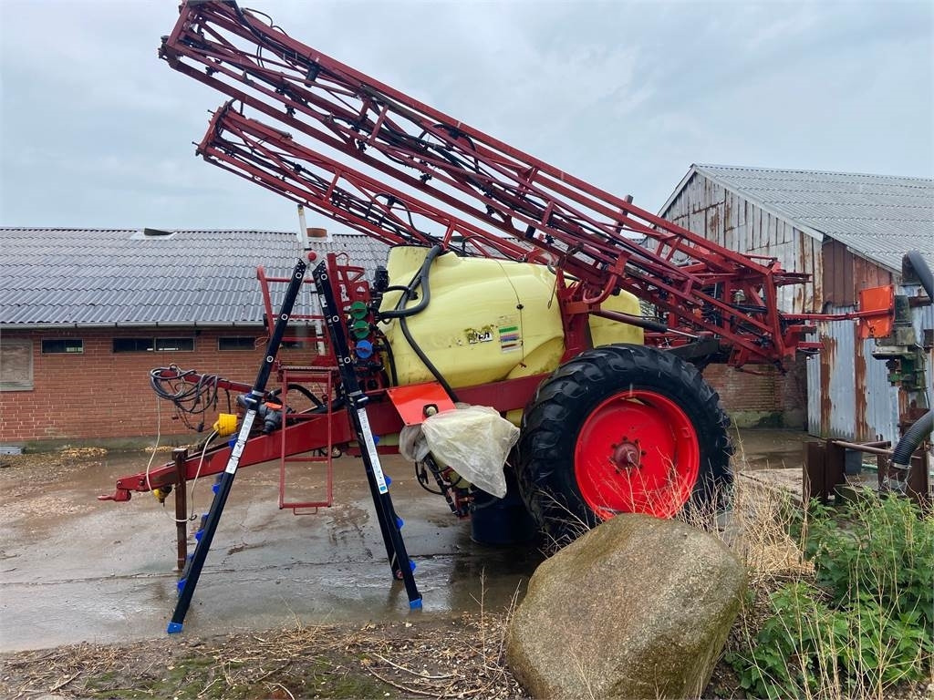 Hardi COMANDER 2800 L 24 M - Pulvérisateur traîné: photos 1 Hardi COMANDER 2800 L 24 M - Pulvérisateur traîné: photos 1