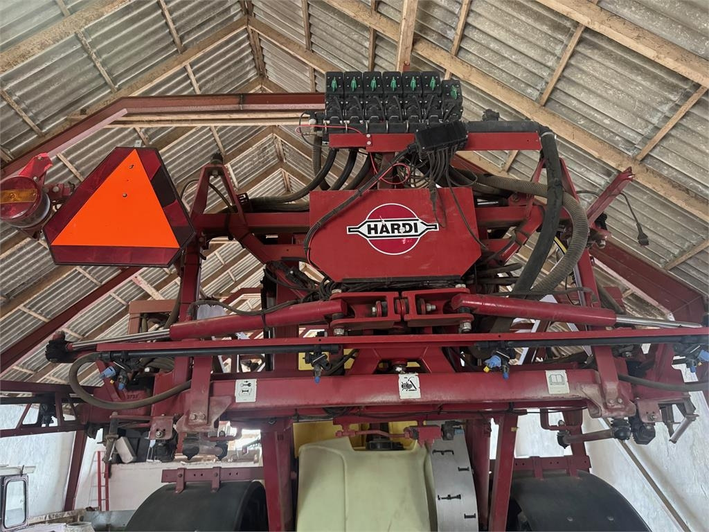 Hardi NAVIGATOR 6000L - Pulvérisateur traîné: photos 3 Hardi NAVIGATOR 6000L - Pulvérisateur traîné: photos 3