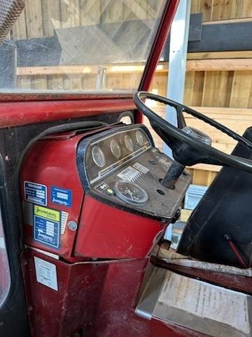 International 474 M.FRONTLÆSSER - Tracteur agricole: photos 3 International 474 M.FRONTLÆSSER - Tracteur agricole: photos 3